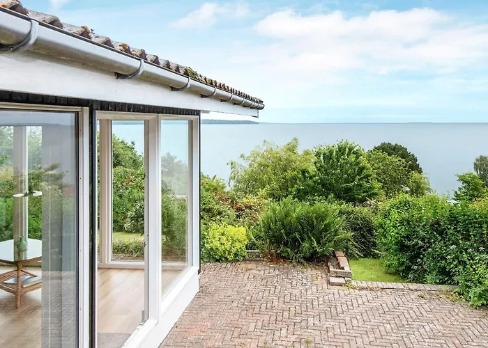 Дом отдыха Seaside Charm With Views - By Traum